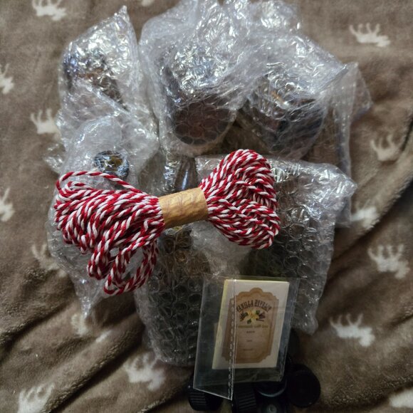 Seahorse Waterproof Locking Box w/Bottles - Picture 5 of 6